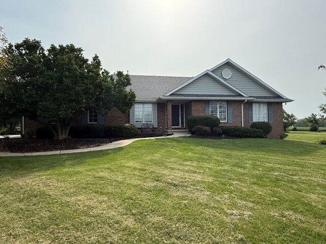 712 S Moccasin Drive  Shabbona IL 60550 photo