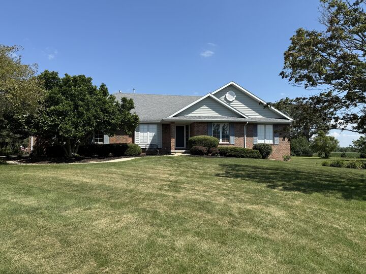 712 S Moccasin Drive  Shabbona IL 60550 photo