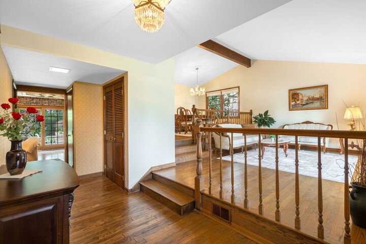 Property Photo:  2011 E Canterbury Drive  IL 60004 