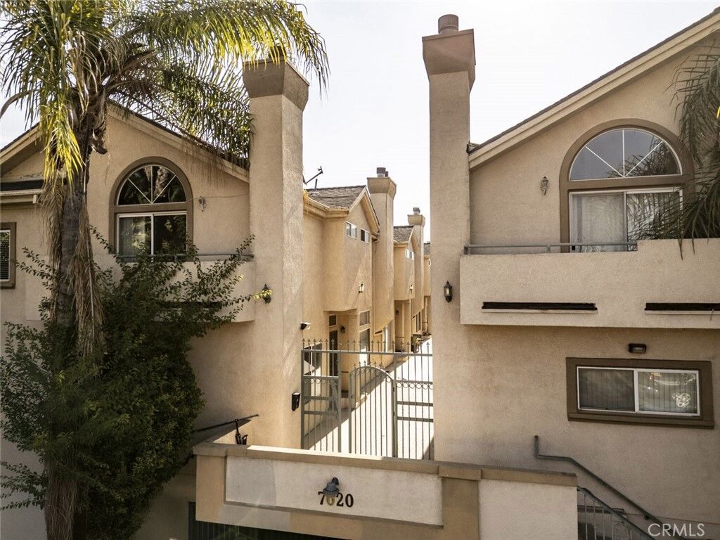 Property Photo:  7020 Lennox Avenue 3A  CA 91405 