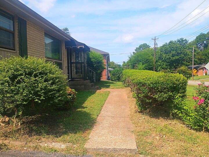 Property Photo: 255 Eisenhower Dr TN 37211