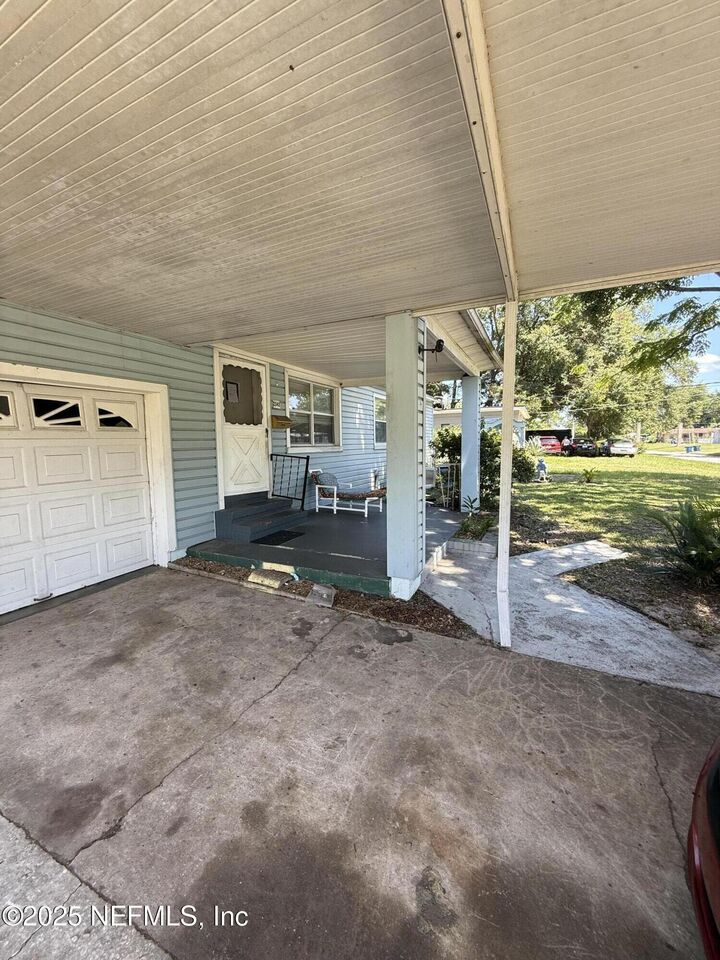 Property Photo: 2342 Pine Summit Drive E FL 32211