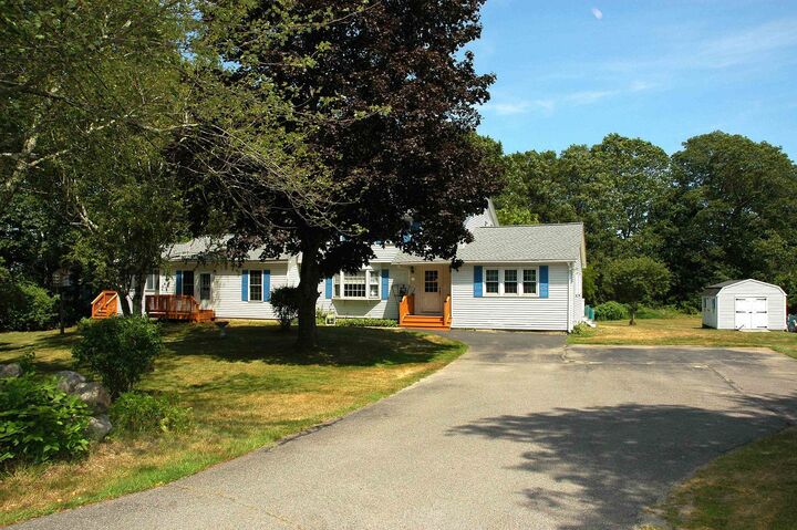 Property Photo:  10 South Road  NH 03053 