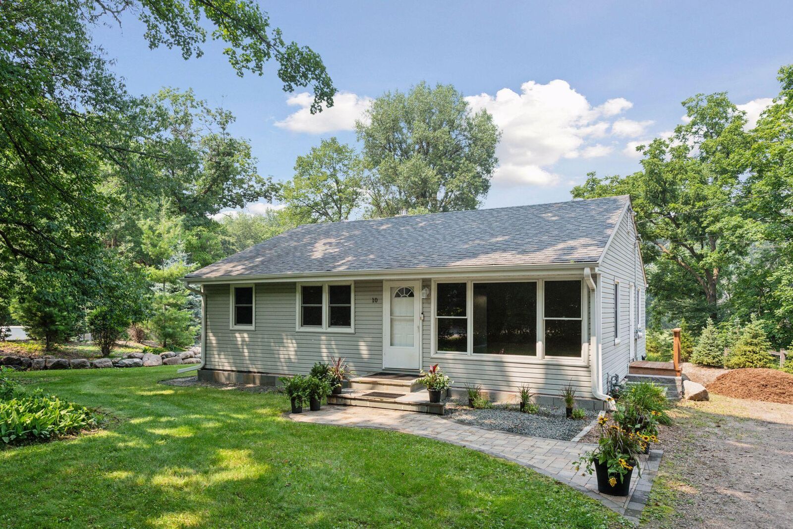 Property Photo:  10 Woodlawn Avenue  MN 55331 