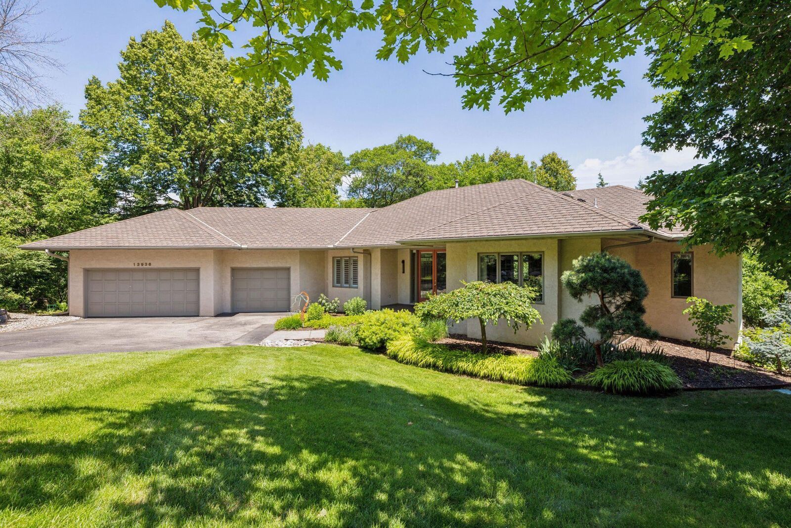 Property Photo: 13936 Oakland Place MN 55305