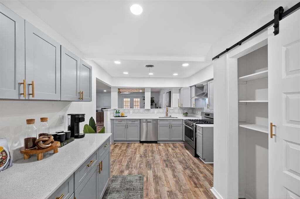 Property Photo:  5324 Grovewood Street  TX 75210