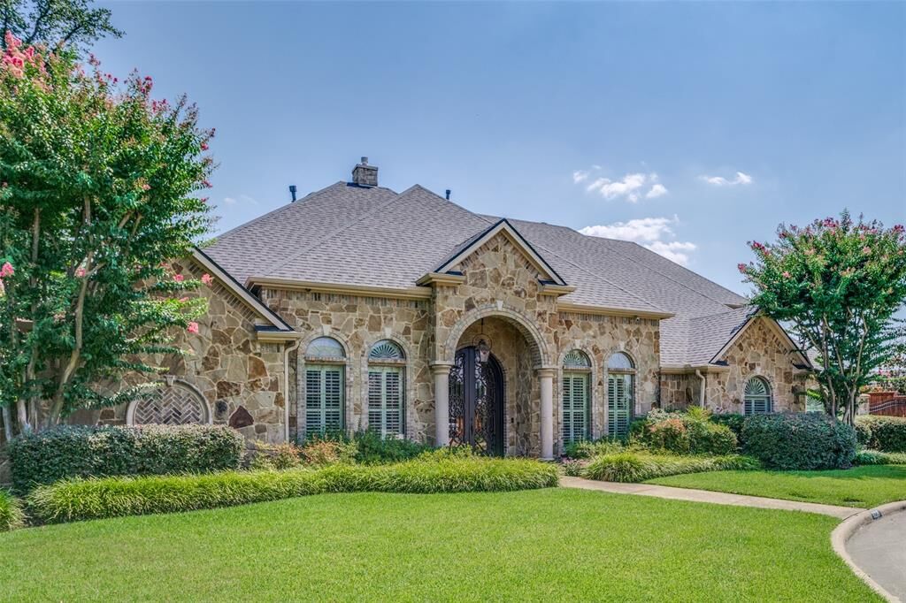Property Photo: 6226 Pemberton Drive TX 75230
