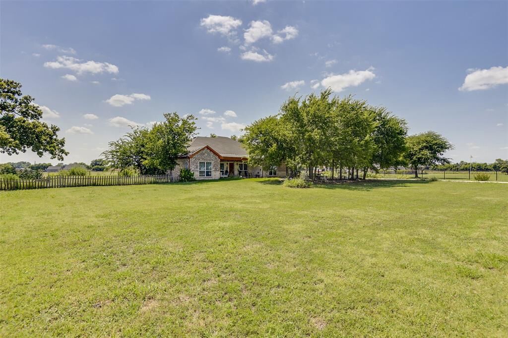 Property Photo:  401 Carter Road  TX 76651 