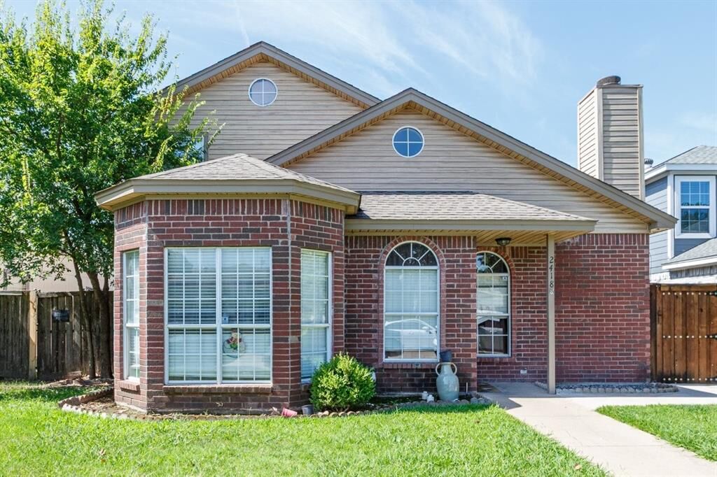 Property Photo: 2418 Markland Street TX 75060