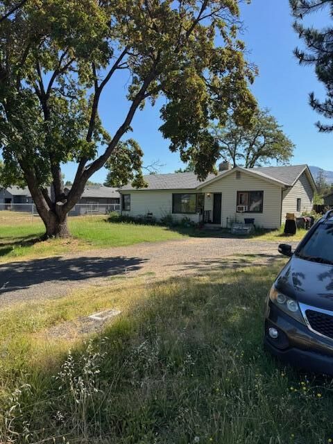 Property Photo:  1228 Corona Avenue  OR 97504 