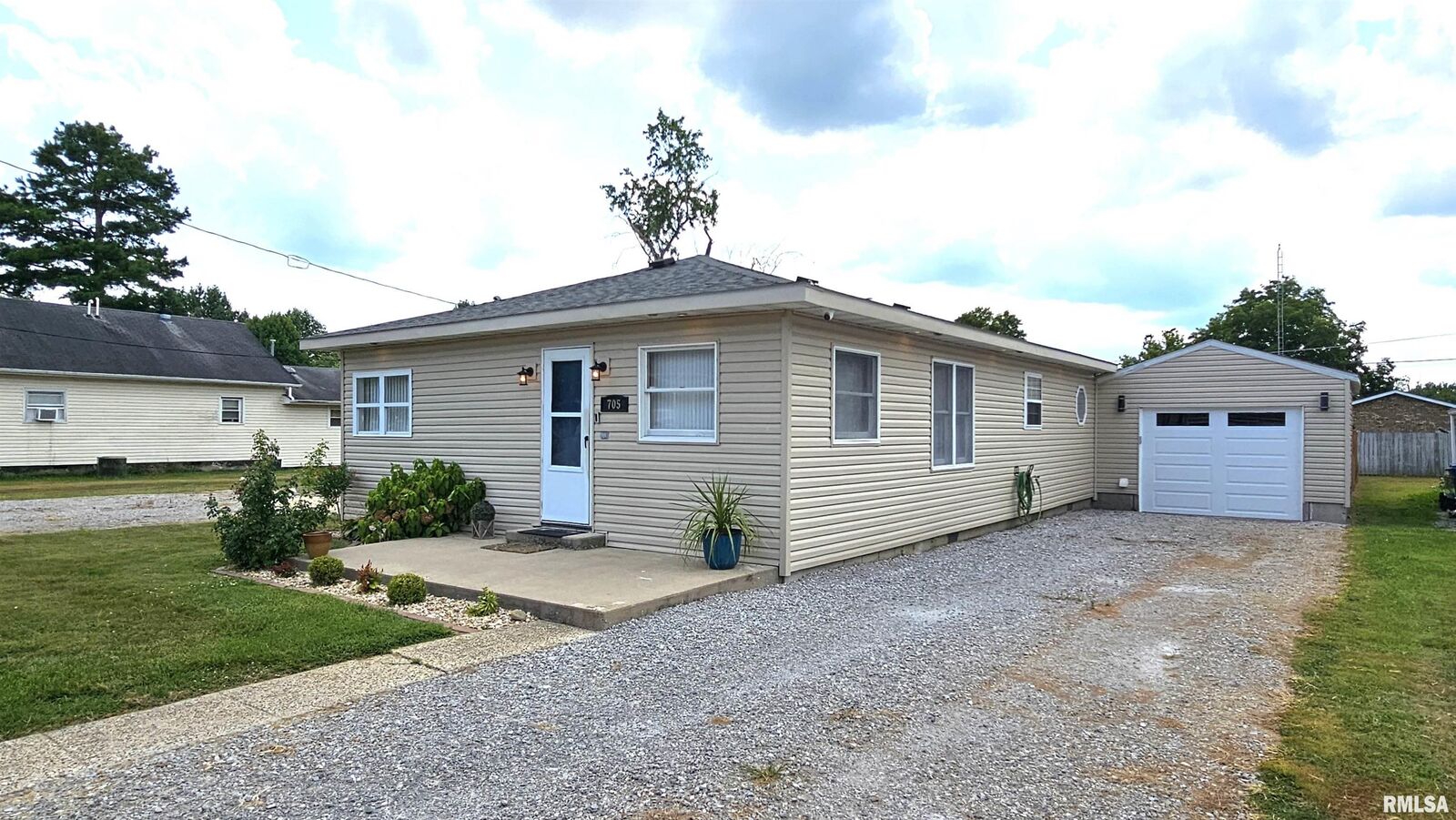 Property Photo: 705 S Walnut Street IL 62884