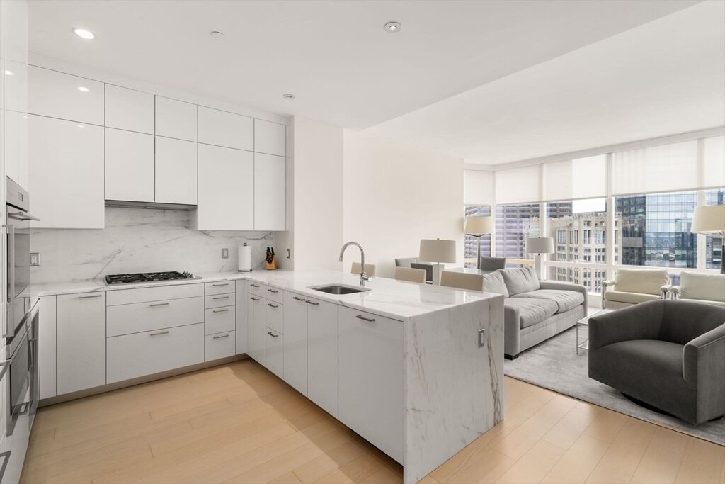 Property Photo:  1 Franklin St 3609  MA 02110 