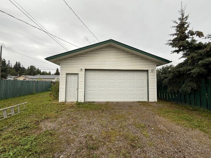 Property Photo:  160 Sherwood Drive  AB T7V 1P6 