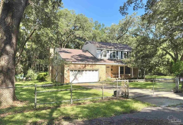 Property Photo: 4534 Sheffield Dr FL 32571