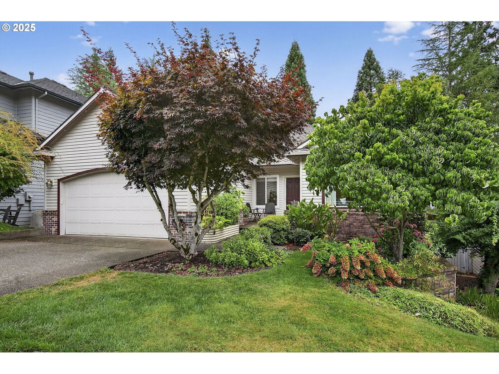 Property Photo:  10855 SW Falcon Ct  OR 97007 