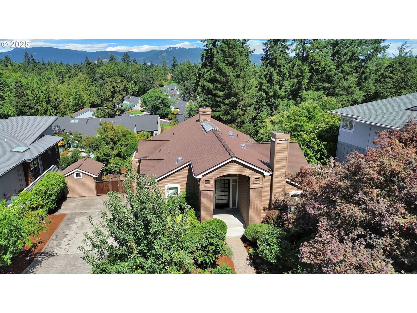 Property Photo: 410 Spyglass Dr OR 97401
