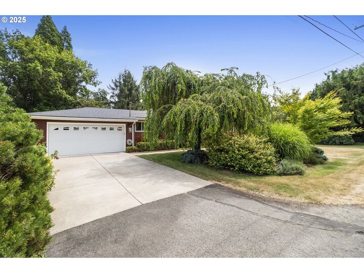 Property Photo:  7130 SE 127th Ave  OR 97236 