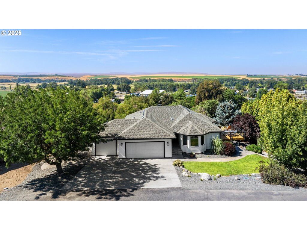 Property Photo:  13 Smith Dr  OR 97826 