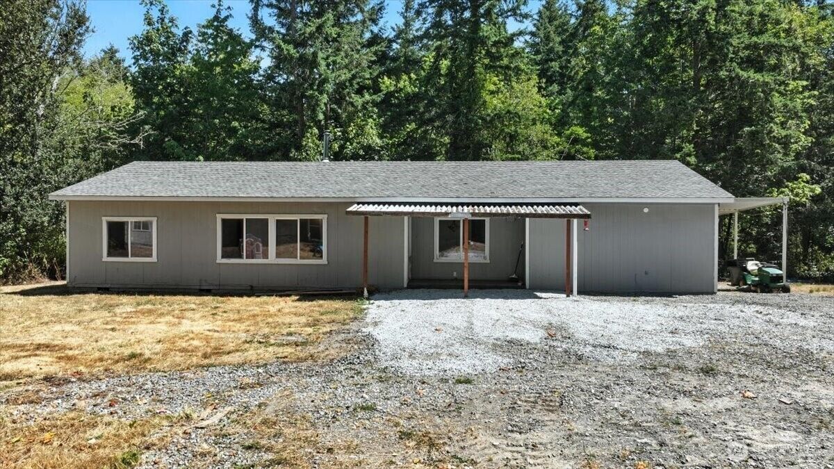 Property Photo:  512  Kodiak Ave  WA 98282 