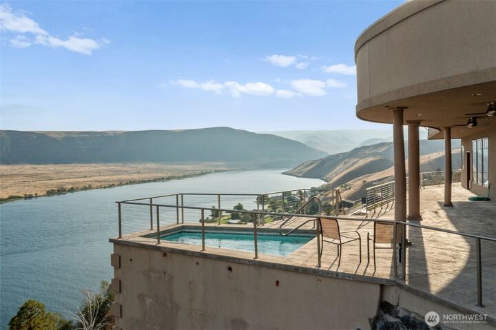 Property Photo:  25  Mansfield Road  WA 98848 