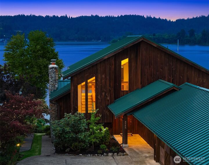 Property Photo:  4848  194th Avenue SE  WA 98027 