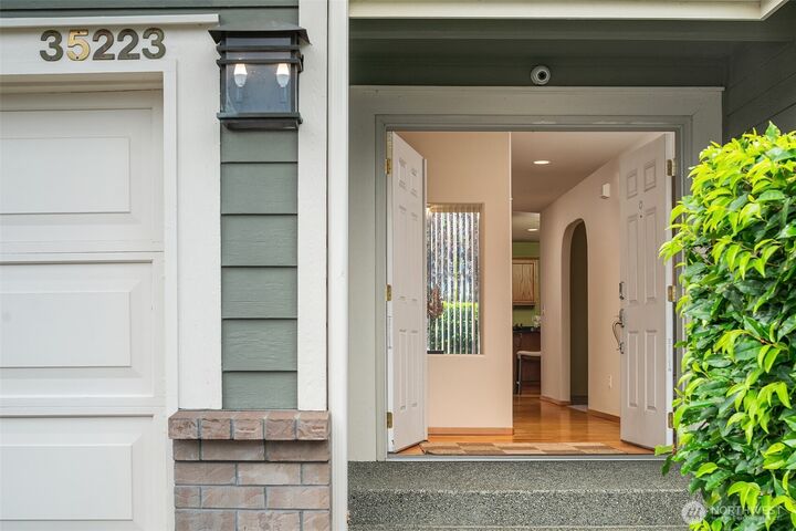 Property Photo: 35223 6th Avenue SW WA 98023