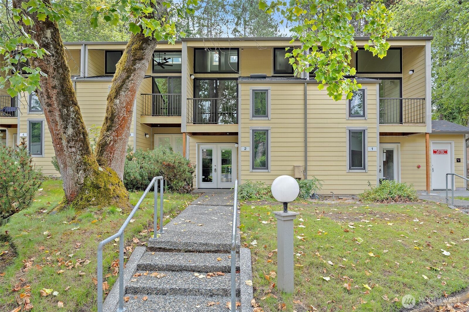 Property Photo: 6440 139th Place NE 2 WA 98052