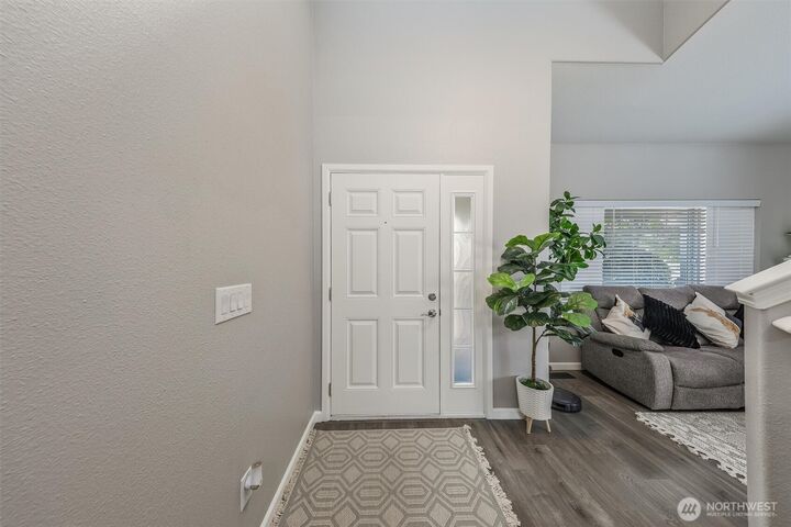 Property Photo:  18824  Silver Creek Avenue E  WA 98375 