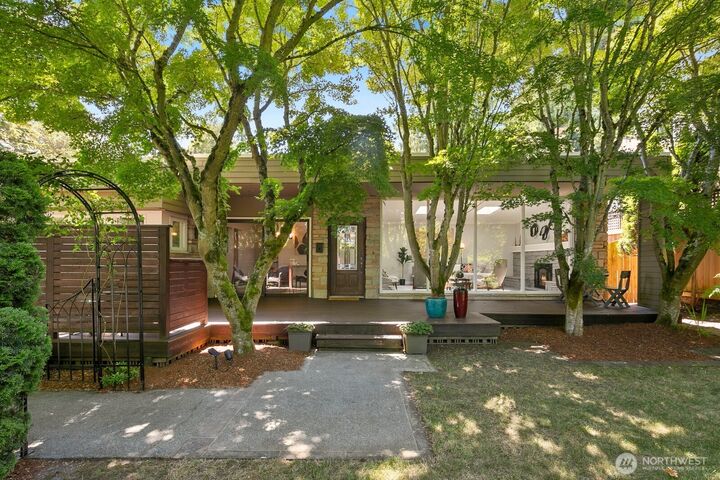 Property Photo:  3771 W Commodore Way  WA 98199 