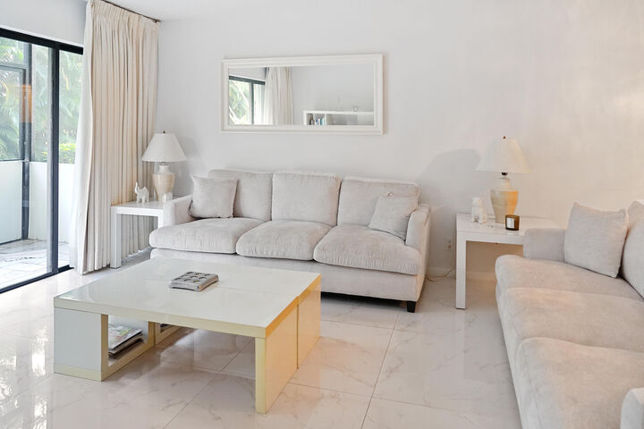 Property Photo: 2550 Presidential 106 Way 106 FL 33401
