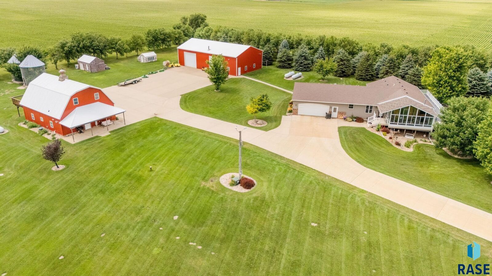 Property Photo: 27529 477th Ave SD 57032