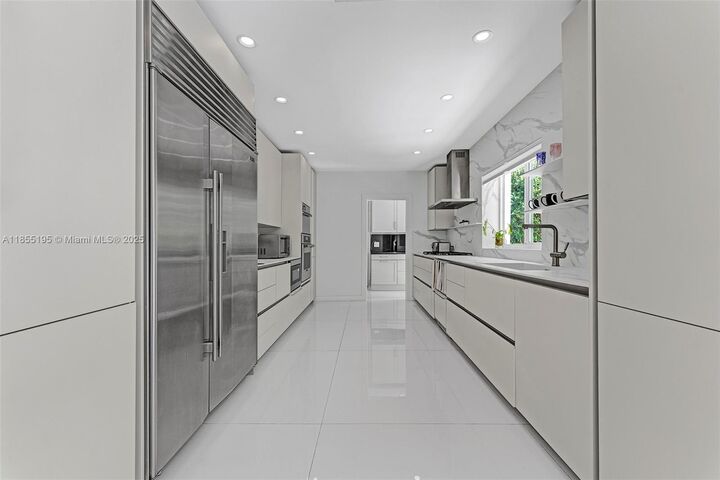 Property Photo: 5055 N Bay Rd FL 33140