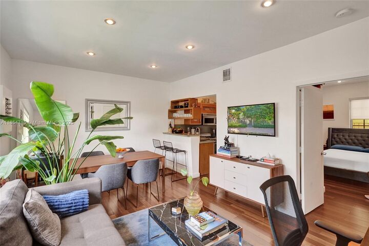 Property Photo: 815 Euclid Ave 8 FL 33139