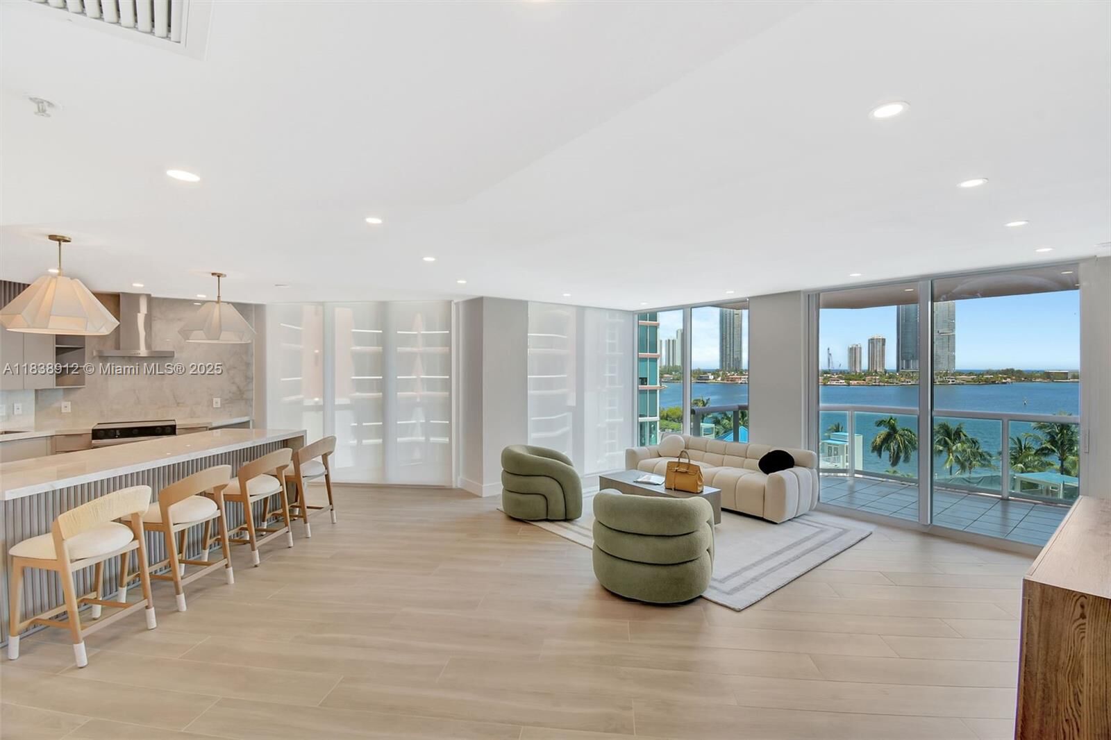 Property Photo:  3370 Hidden Bay Dr 812  FL 33180 