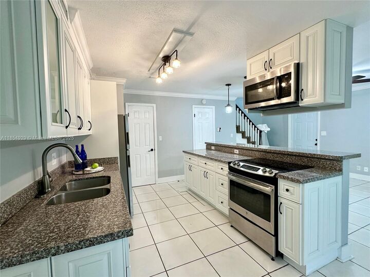 Property Photo: 15820 SW 90th Ct FL 33157