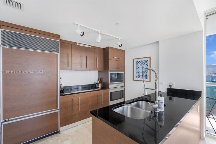 Property Photo:  485 Brickell Ave 4404  FL 33131 