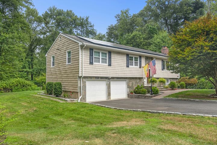 40 Winthrop Place  Monroe CT 06468 photo