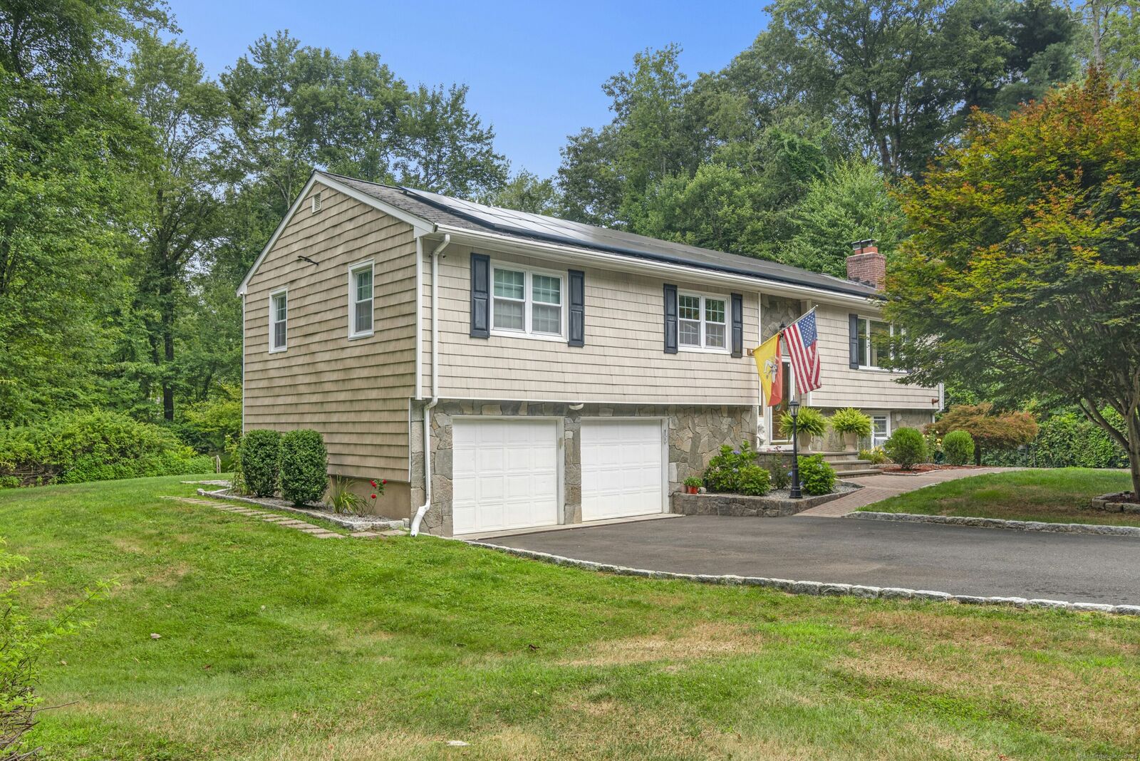 Property Photo: 40 Winthrop Place CT 06468