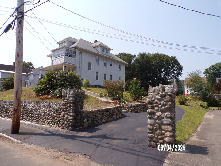 Property Photo:  17 Holbrook Street  CT 06401 