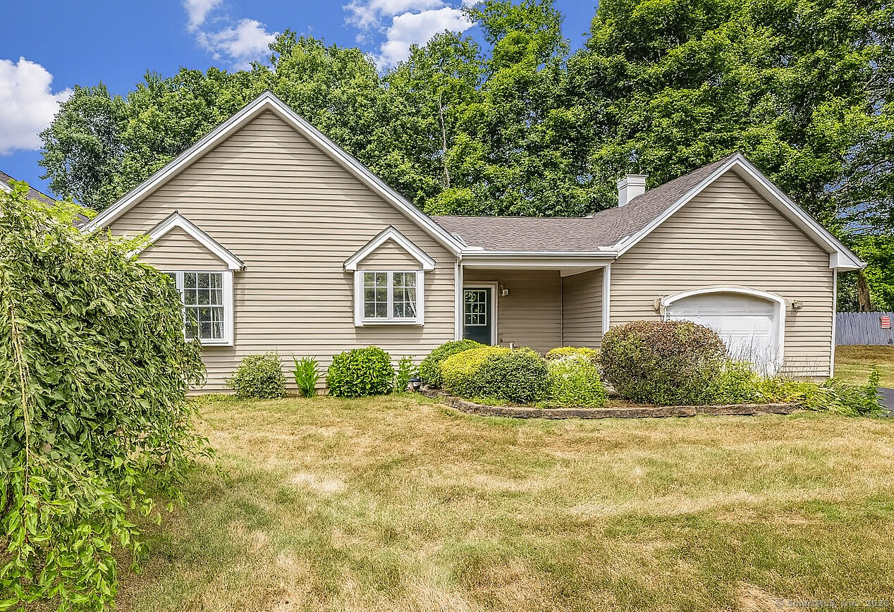 Property Photo:  38 Hamlet Mnr Lane 38  CT 06422 