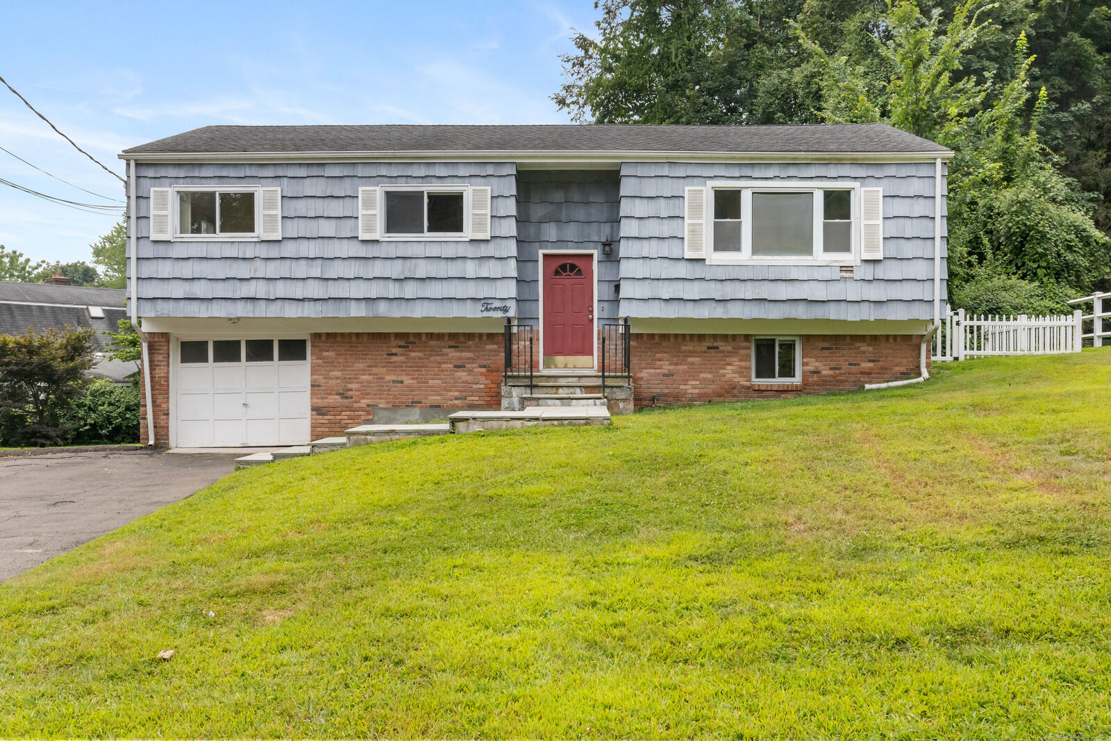 Property Photo:  20 Lancaster Place  CT 06905 