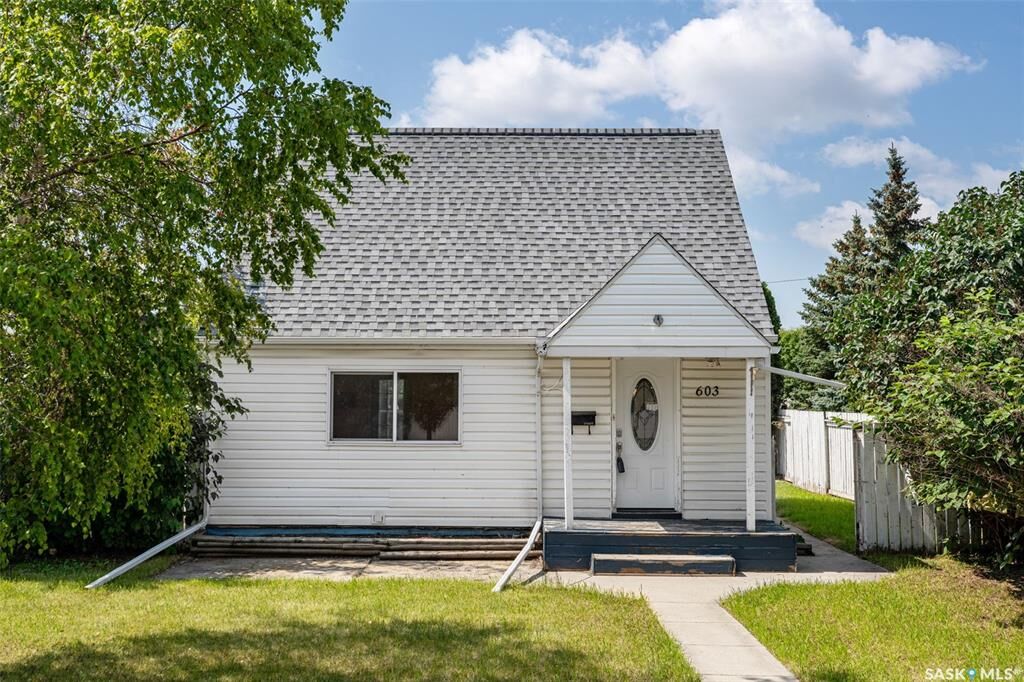 Property Photo:  603 K Avenue S  SK S7M 2E4 