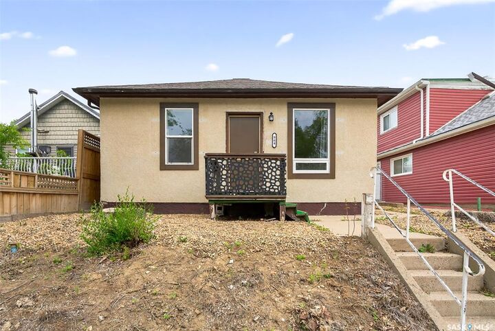964 Athabasca Street W  Moose Jaw SK S6H 2E4 photo
