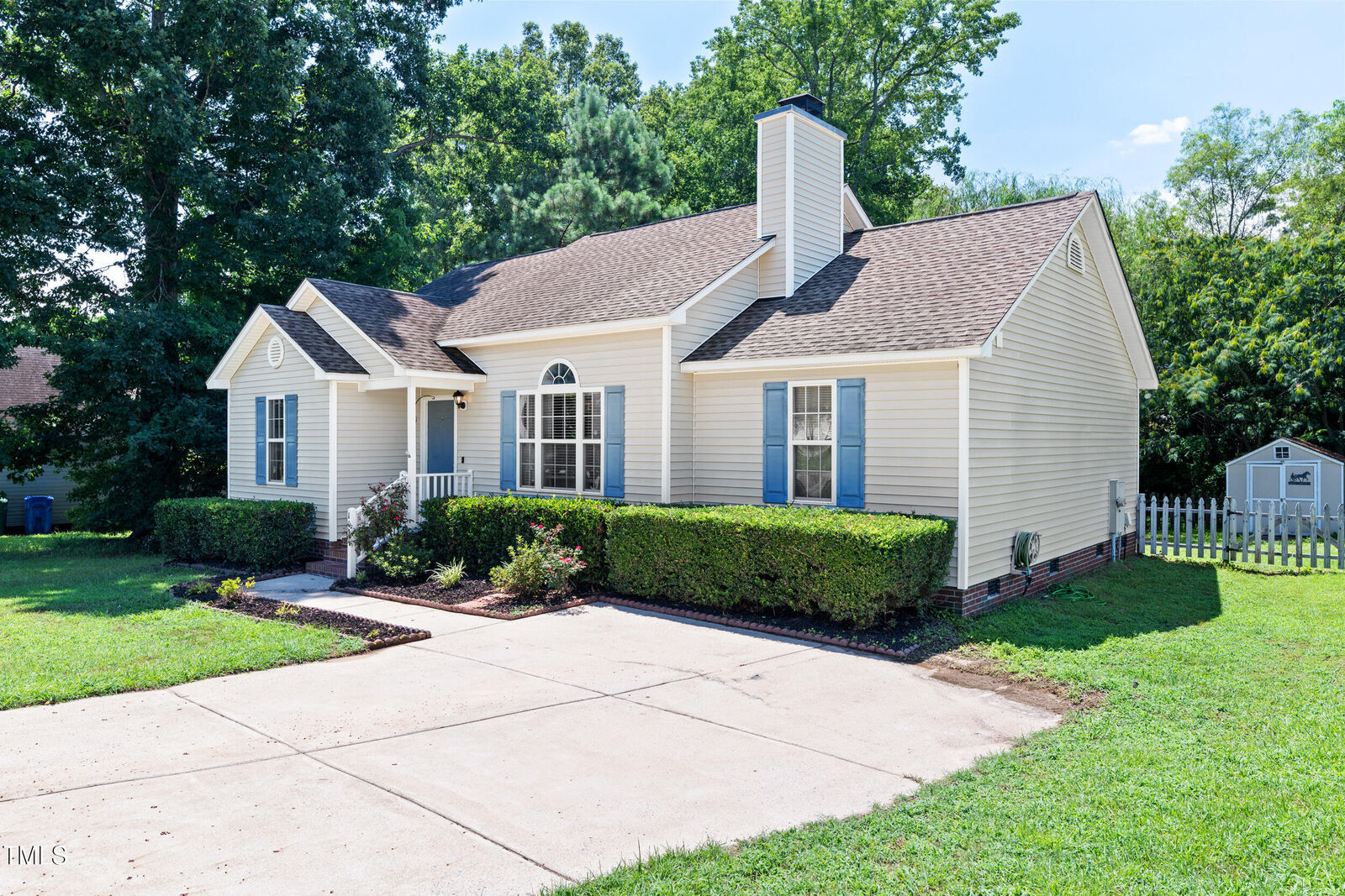 Property Photo:  1024 S Philwood Court  NC 27526 