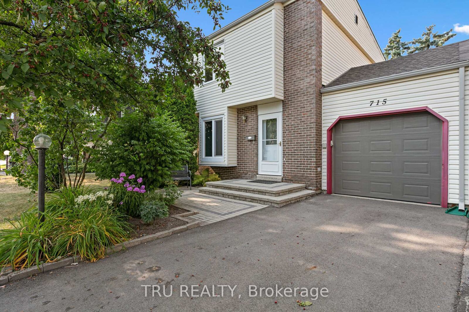 Property Photo: 715 Mooneys Bay Place ON K1V 8W4