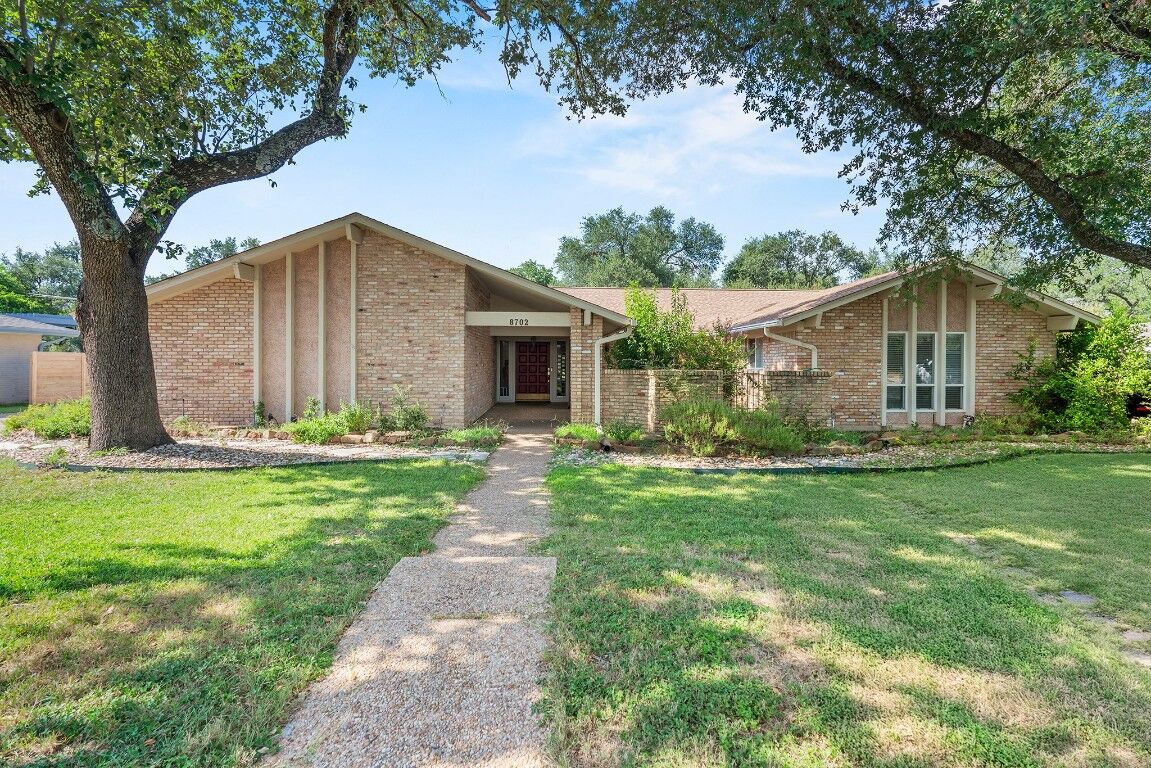Property Photo: 8702 Balcones Club Drive TX 78750