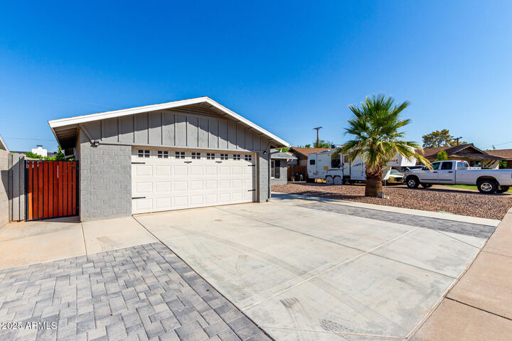 Property Photo: 8714 E Plaza Avenue AZ 85250