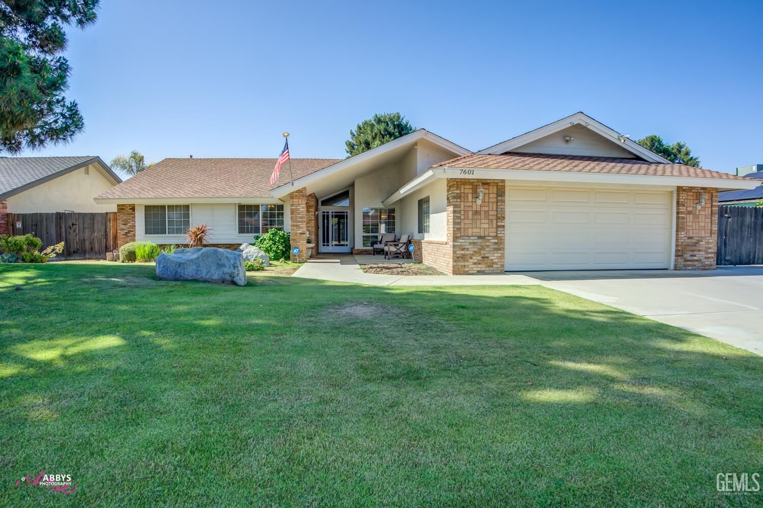 Property Photo: 7601 Darrin Avenue CA 93308