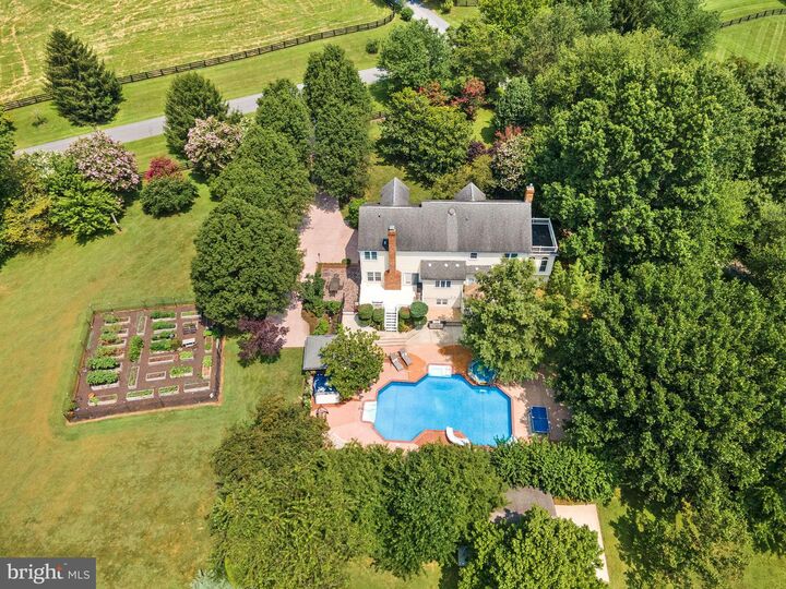 Property Photo:  15700 Trapshire Court  VA 20197 