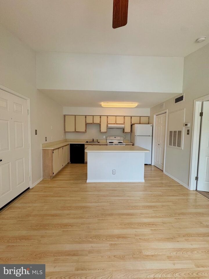 Property Photo: 3306 Wyndham Circle 326 VA 22302